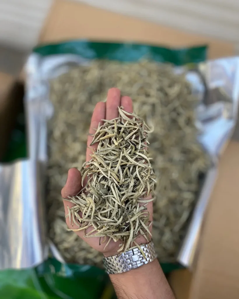 چای سفید سوزنی نیم کیلویی 5 چای سفید سوزنی