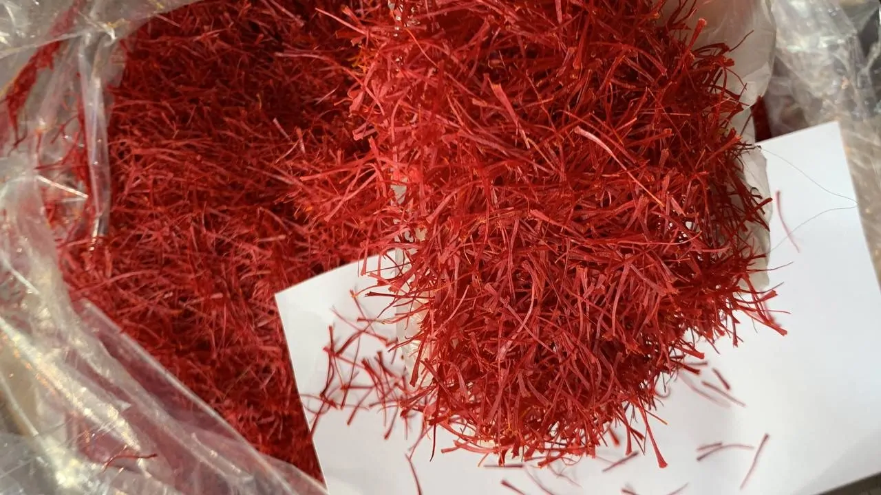 زعفران سوپر نگین پرسی فله 100گرمی + ارسال رایگان و خاتم همراه زعفران - تصویر 4