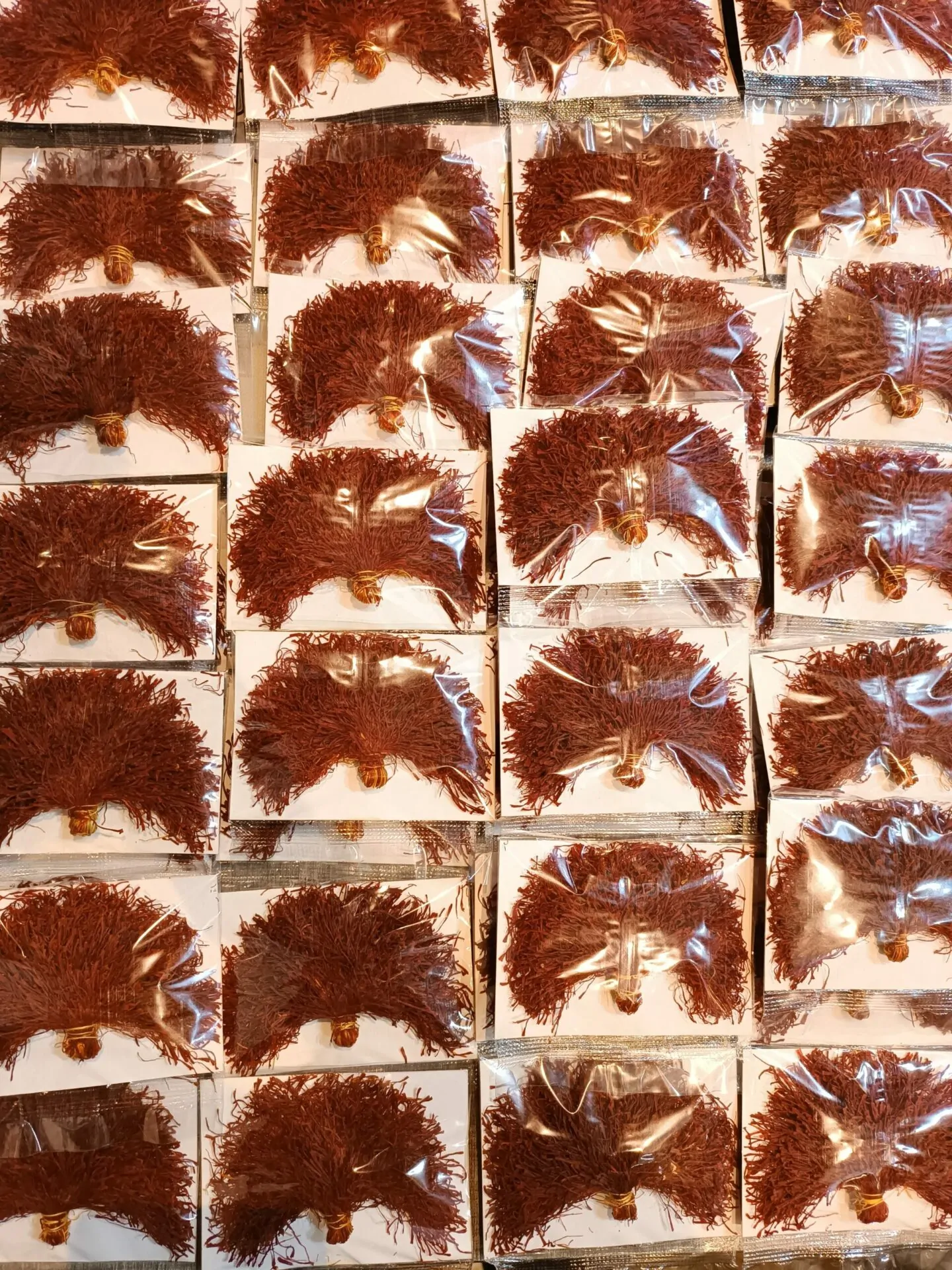 زعفران دسته یا دختر پیچ یک مثقالی - تصویر 2