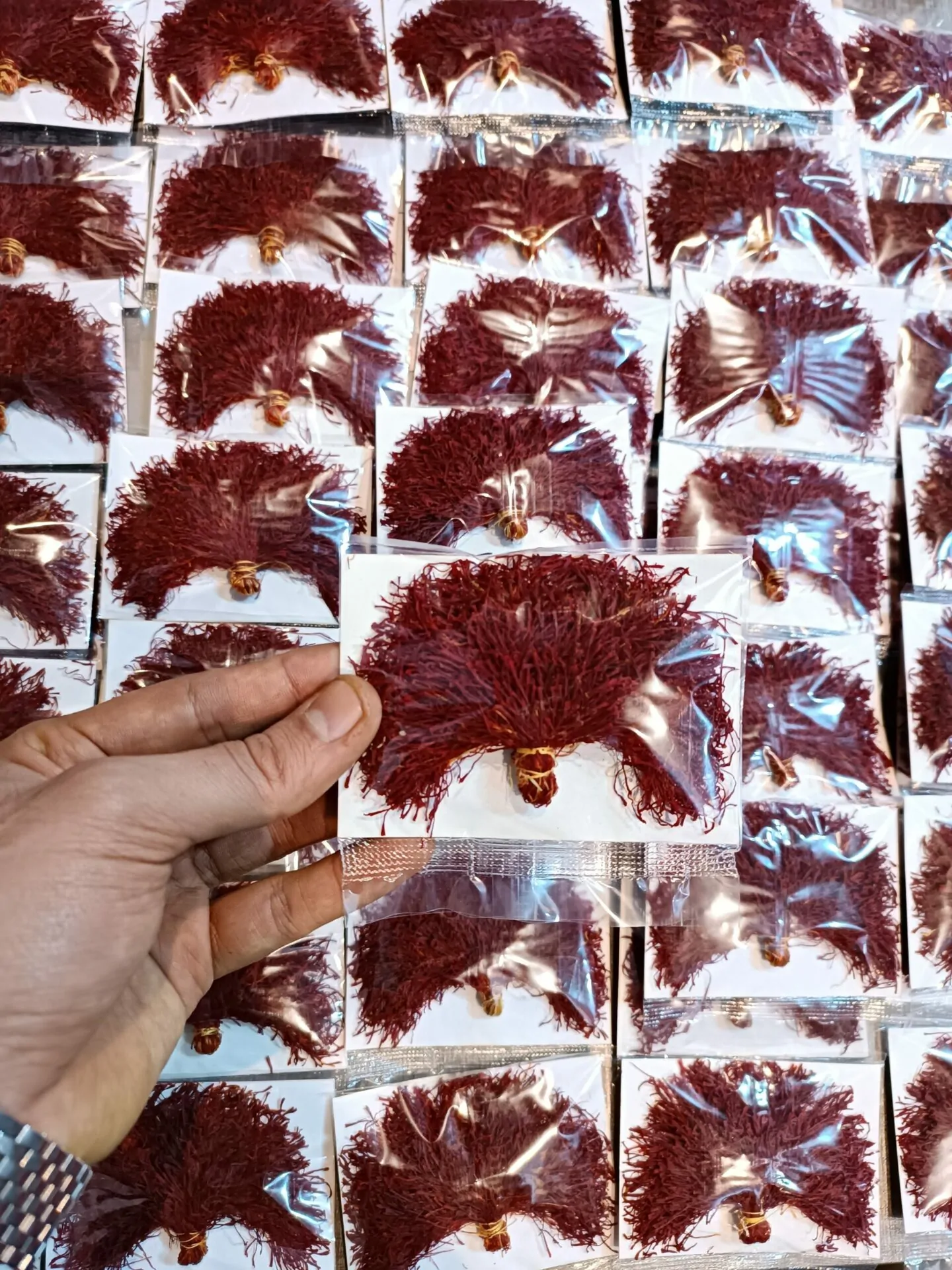 زعفران دسته یا دختر پیچ یک مثقالی - تصویر 3